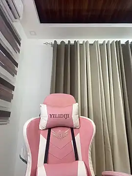 Snapshot of Bombshell_Ashy chatting on January 2025 07:25:01 AM Bombshell Ashy online show from January 2025 07:25:01 AM