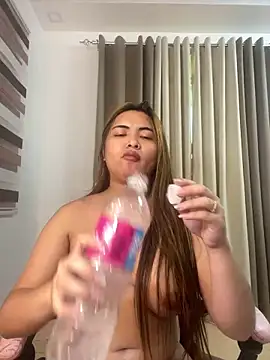 Snapshot of Bombshell_Ashy chatting on February 2025 06:01:01 AM Bombshell Ashy online show from February 2025 06:01:01 AM