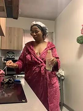 Snapshot of CurvyDesire1 chatting on February 2025 04:40:02 AM CurvyDesire1 online show from February 2025 04:40:02 AM