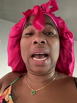 Snapshot of CurvyDesire1 chatting on March 2025 02:32:02 PM CurvyDesire1 online show from March 2025 02:32:02 PM