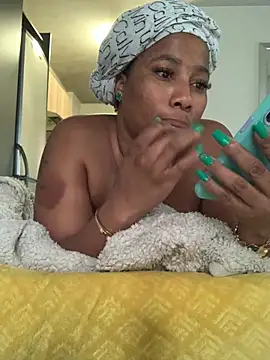 Snapshot of CurvyDesire1 chatting on March 2025 01:07:02 PM CurvyDesire1 online show from March 2025 01:07:02 PM