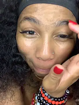 Snapshot of CurvyDesire1 chatting on September 2025 10:34:02 PM CurvyDesire1 online show from September 2025 10:34:02 PM