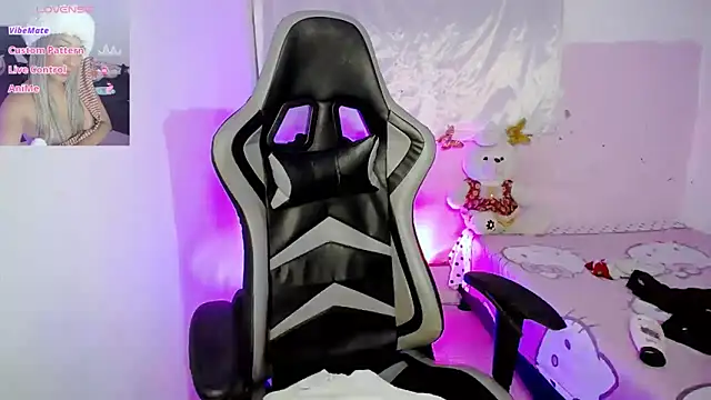 Snapshot of ninatiny chatting on March 2025 09:26:01 AM ninatiny online show from March 2025 09:26:01 AM