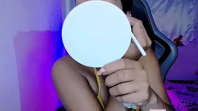 Snapshot of ninatiny chatting on October 2025 10:43:02 AM ninatiny online show from October 2025 10:43:02 AM