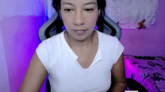 Snapshot of ninatiny chatting on October 2025 10:41:01 AM ninatiny online show from October 2025 10:41:01 AM