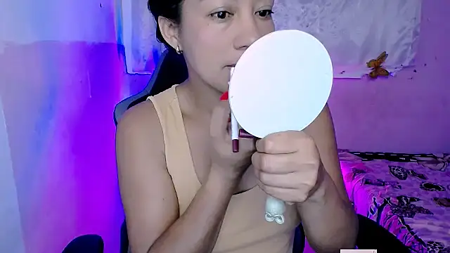 Snapshot of ninatiny chatting on October 2025 09:33:01 AM ninatiny online show from October 2025 09:33:01 AM