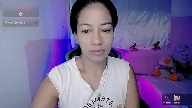 Snapshot of ninatiny chatting on November 2025 10:39:02 AM ninatiny online show from November 2025 10:39:02 AM