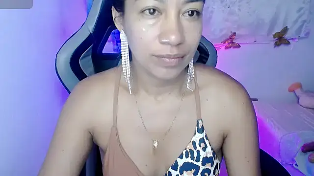 Snapshot of ninatiny chatting on November 2025 09:44:02 AM ninatiny online show from November 2025 09:44:02 AM