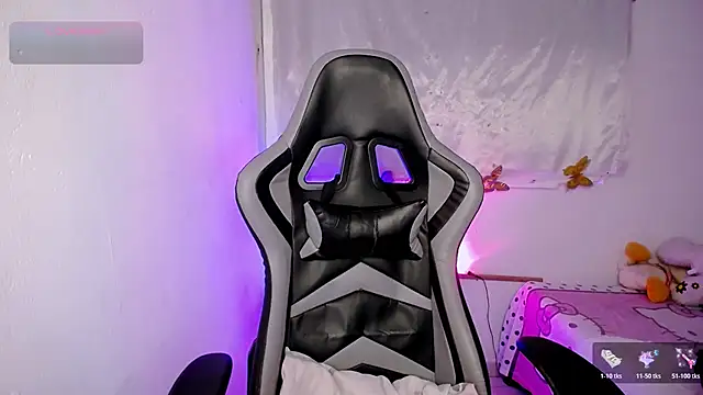 Snapshot of ninatiny chatting on November 2025 10:03:01 AM ninatiny online show from November 2025 10:03:01 AM