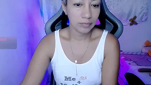 Snapshot of ninatiny chatting on November 2025 06:45:01 AM ninatiny online show from November 2025 06:45:01 AM