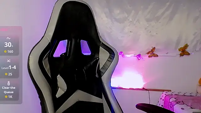 Snapshot of ninatiny chatting on November 2025 08:55:01 AM ninatiny online show from November 2025 08:55:01 AM