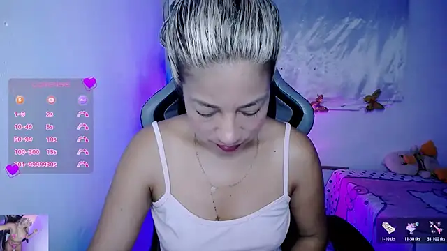 Snapshot of ninatiny chatting on November 2025 10:26:02 AM ninatiny online show from November 2025 10:26:02 AM