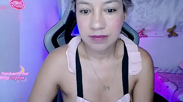 Snapshot of ninatiny chatting on November 2025 10:26:02 AM ninatiny online show from November 2025 10:26:02 AM