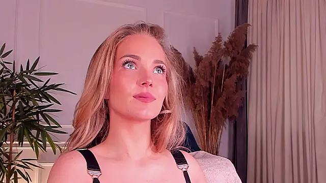 daisyd001 online show from April 2026 08:34:01 AM