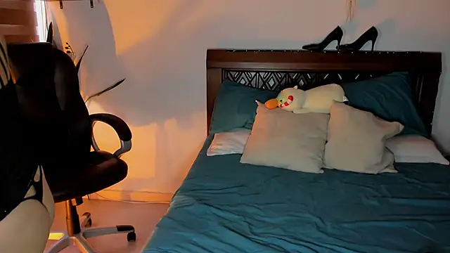 Ariella tits online show from March 2026 10:59:01 PM