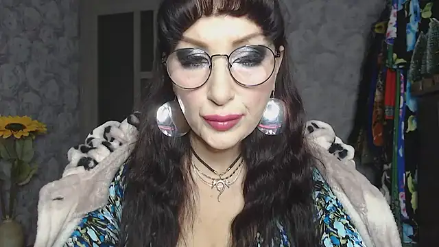 Snapshot of Aziza1 chatting on November 2025 02:52:02 PM Aziza1 online show from November 2025 02:52:02 PM