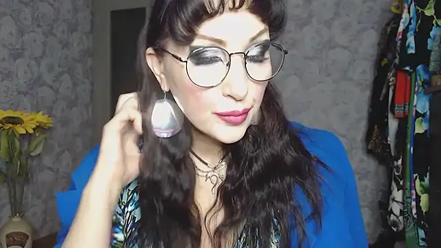 Snapshot of Aziza1 chatting on November 2025 02:16:02 PM Aziza1 online show from November 2025 02:16:02 PM