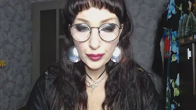 Snapshot of Aziza1 chatting on November 2025 01:43:03 PM Aziza1 online show from November 2025 01:43:03 PM