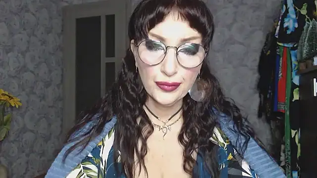 Snapshot of Aziza1 chatting on November 2025 08:35:02 PM Aziza1 online show from November 2025 08:35:02 PM