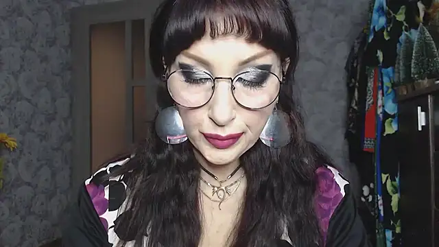 Snapshot of Aziza1 chatting on November 2025 09:10:01 AM Aziza1 online show from November 2025 09:10:01 AM