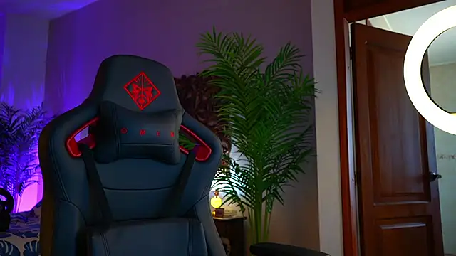 ambarEvans online show from December 2024 04:32:02 PM