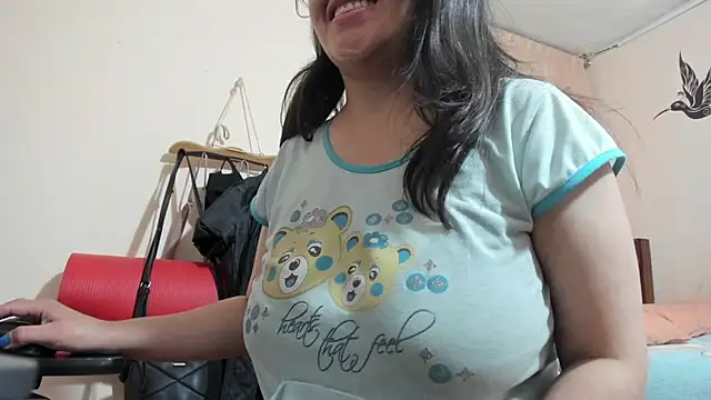 Snapshot of latinfemale chatting on December 2024 04:30:02 AM latinfemale online show from December 2024 04:30:02 AM