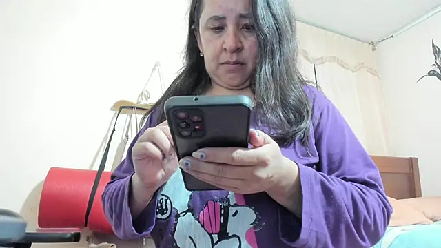 Snapshot of latinfemale chatting on January 2025 04:18:02 AM latinfemale online show from January 2025 04:18:02 AM