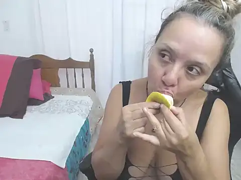 yeslluisa online show from March 2026 06:19:02 PM