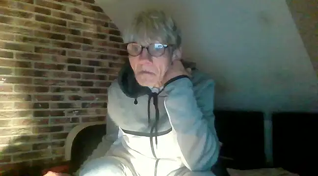 Snapshot of InMeinenMund chatting on December 2024 08:51:01 PM InMeinenMund online show from December 2024 08:51:01 PM