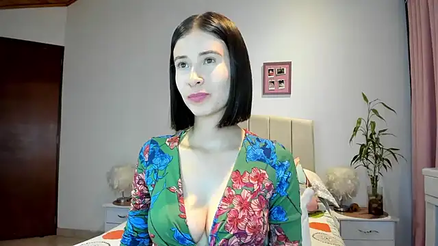 Snapshot of macarena_vallejo chatting on December 2024 01:18:01 AM macarena vallejo online show from December 2024 01:18:01 AM