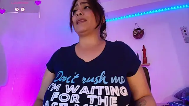 Snapshot of JuliRamirez chatting on December 2024 11:18:02 PM JuliRamirez online show from December 2024 11:18:02 PM
