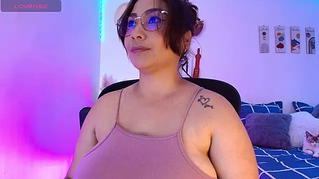 Snapshot of JuliRamirez chatting on December 2024 03:52:01 PM JuliRamirez online show from December 2024 03:52:01 PM