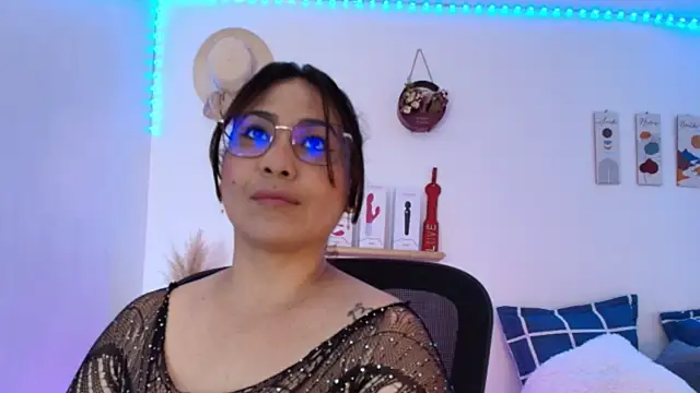 Snapshot of JuliRamirez chatting on January 2025 08:18:01 PM JuliRamirez online show from January 2025 08:18:01 PM
