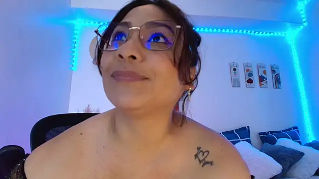 Snapshot of JuliRamirez chatting on January 2025 11:20:01 PM JuliRamirez online show from January 2025 11:20:01 PM