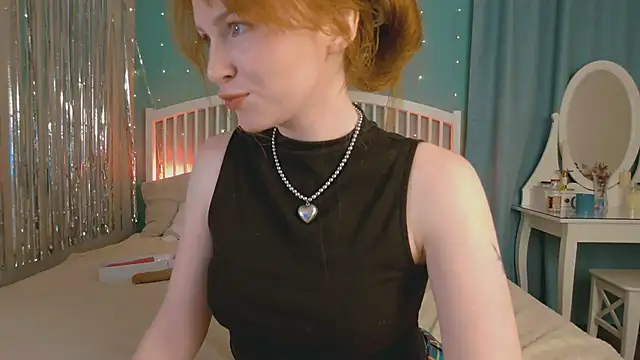 Snapshot of GingerArin chatting on June 2026 11:05:01 AM GingerArin online show from June 2026 11:05:01 AM