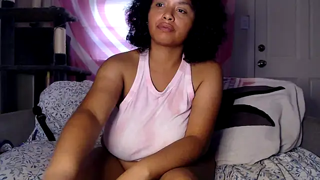 Snapshot of TasteeKitty chatting on October 2025 07:58:02 PM TasteeKitty online show from October 2025 07:58:02 PM