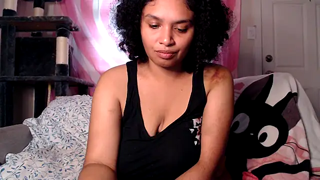 Snapshot of TasteeKitty chatting on October 2025 07:52:01 PM TasteeKitty online show from October 2025 07:52:01 PM
