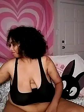 Snapshot of TasteeKitty chatting on October 2025 07:58:01 AM TasteeKitty online show from October 2025 07:58:01 AM