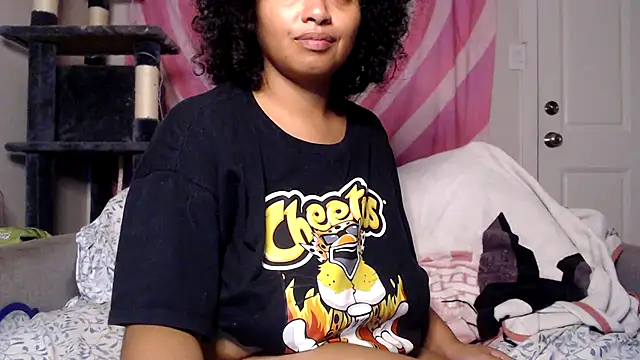 Snapshot of TasteeKitty chatting on October 2025 07:54:02 AM TasteeKitty online show from October 2025 07:54:02 AM