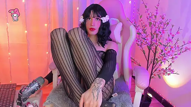 rosseblondee online show from April 2026 11:28:01 PM