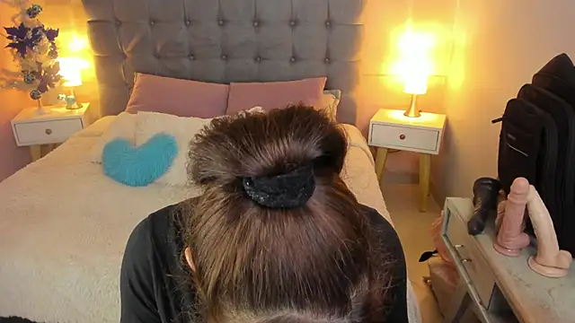  Abril W online show from November 2025 11:51:01 PM