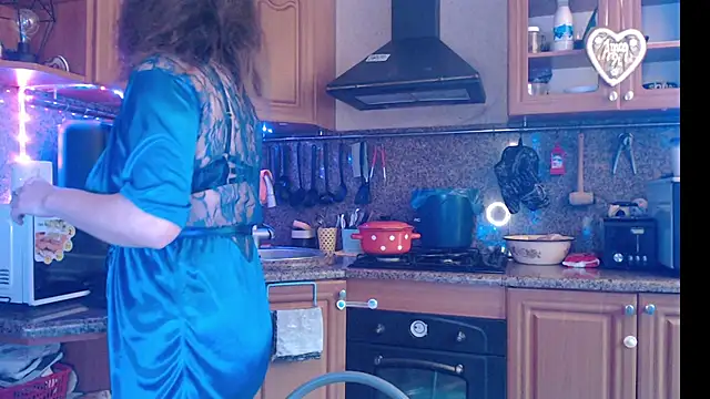 Snapshot of LizaCakes chatting on December 2024 09:30:02 AM LizaCakes online show from December 2024 09:30:02 AM