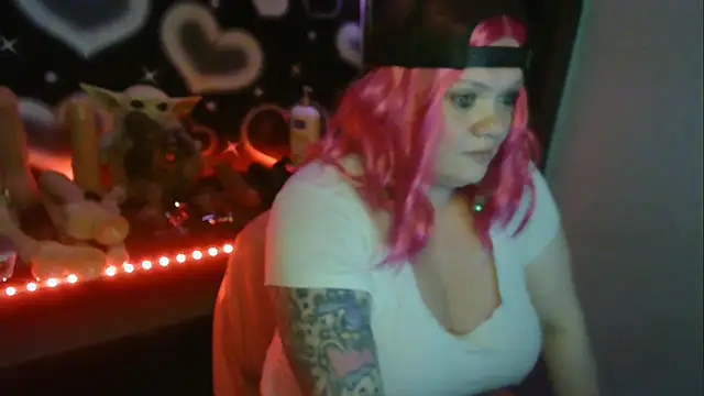 HoneyChambers online show from May 2026 10:27:01 PM
