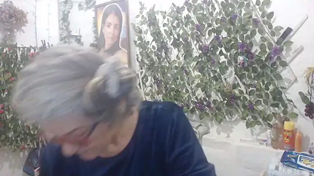 FunnyGrandma online show from November 2025 09:39:01 PM