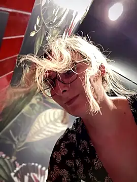 The Snowwhitee online show from January 2025 09:15:02 AM