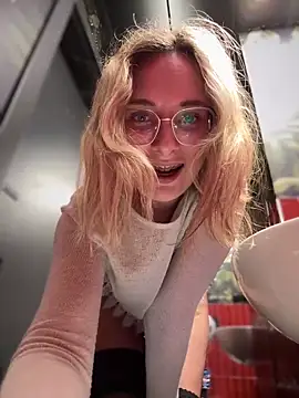 The Snowwhitee online show from February 2025 10:11:01 PM