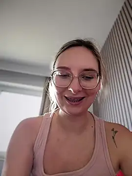 The Snowwhitee online show from February 2025 12:54:01 PM