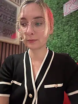 The Snowwhitee online show from March 2025 07:17:01 PM