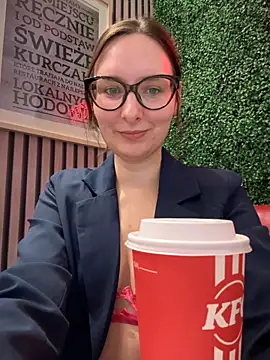 The Snowwhitee online show from November 2025 09:21:01 AM