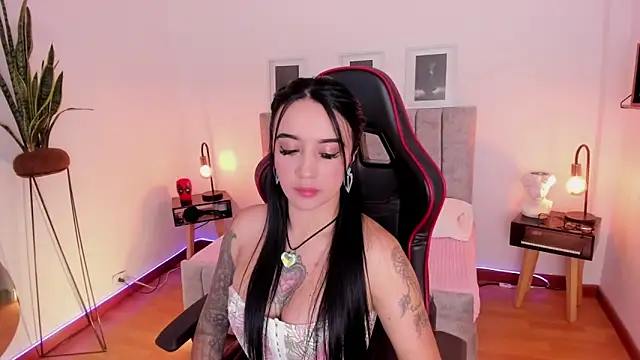 EmmyEvans1 online show from January 2025 07:42:02 PM